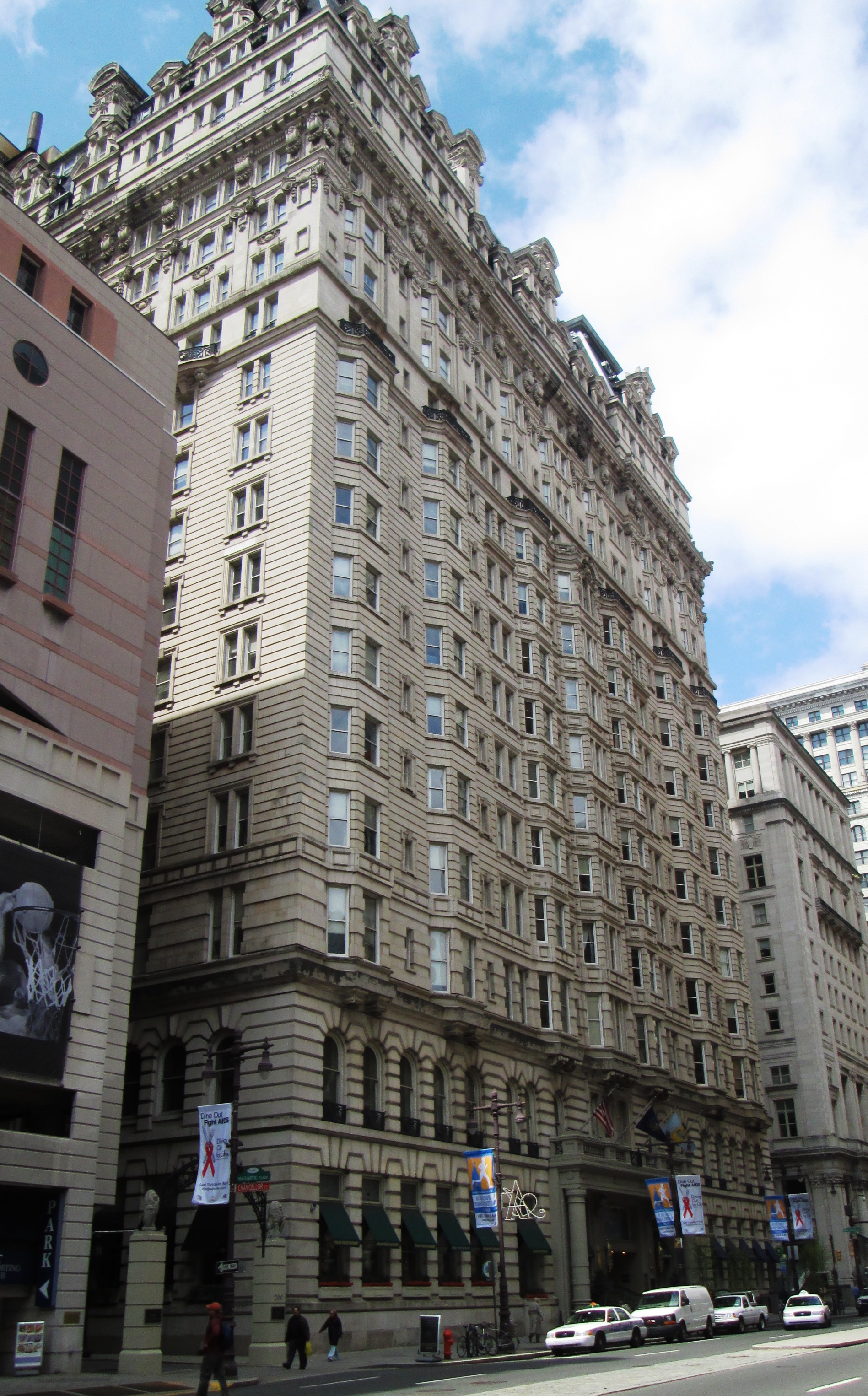 The Bellevue, on South Broad Street in Philadelphia. Photo by Beyond My Ken, via Wikimedia Commons (CC BY-SA 4.0).